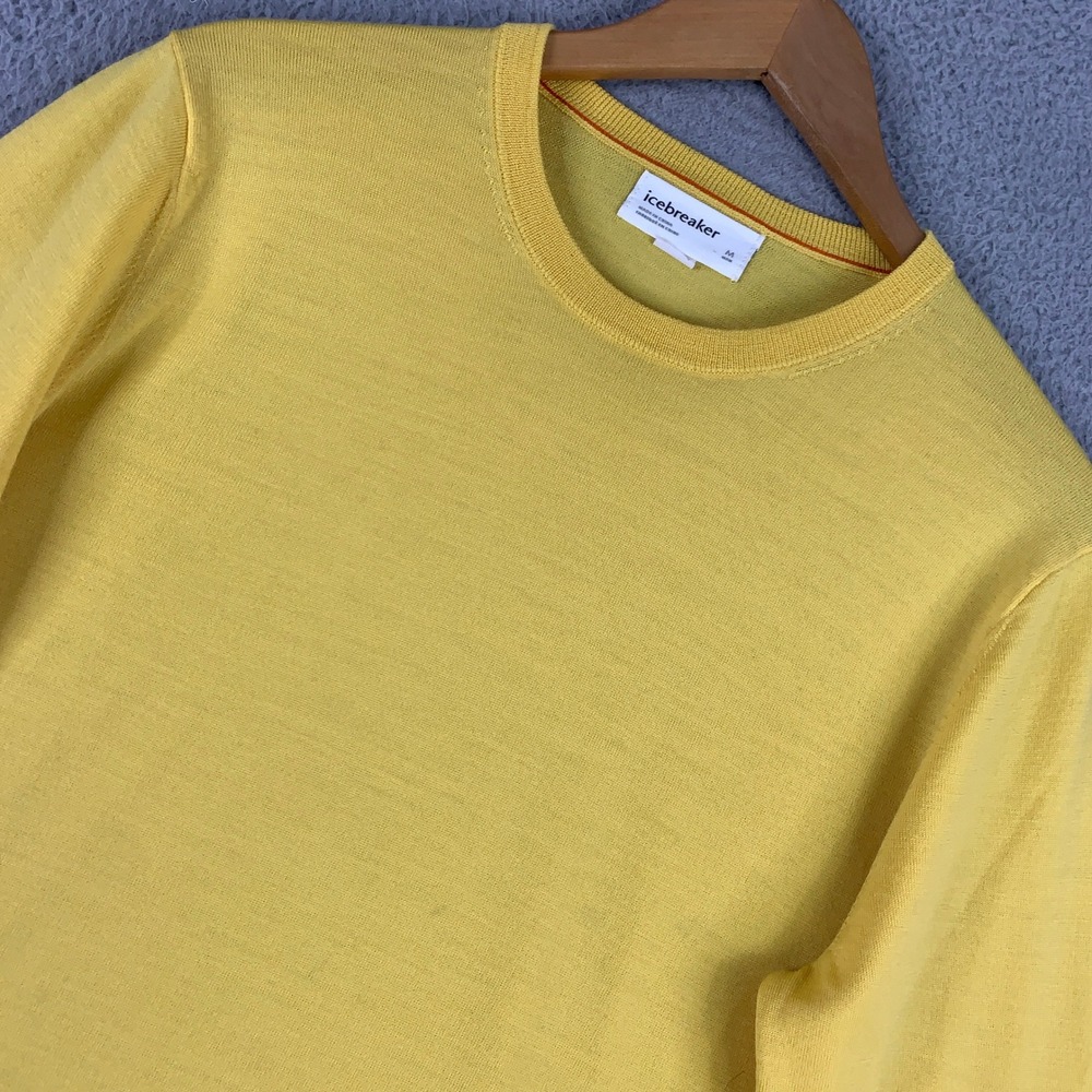 Icebreaker Merino Sweater Mens Medium M Yellow Wool Knit Long Sleeve Crewneck
